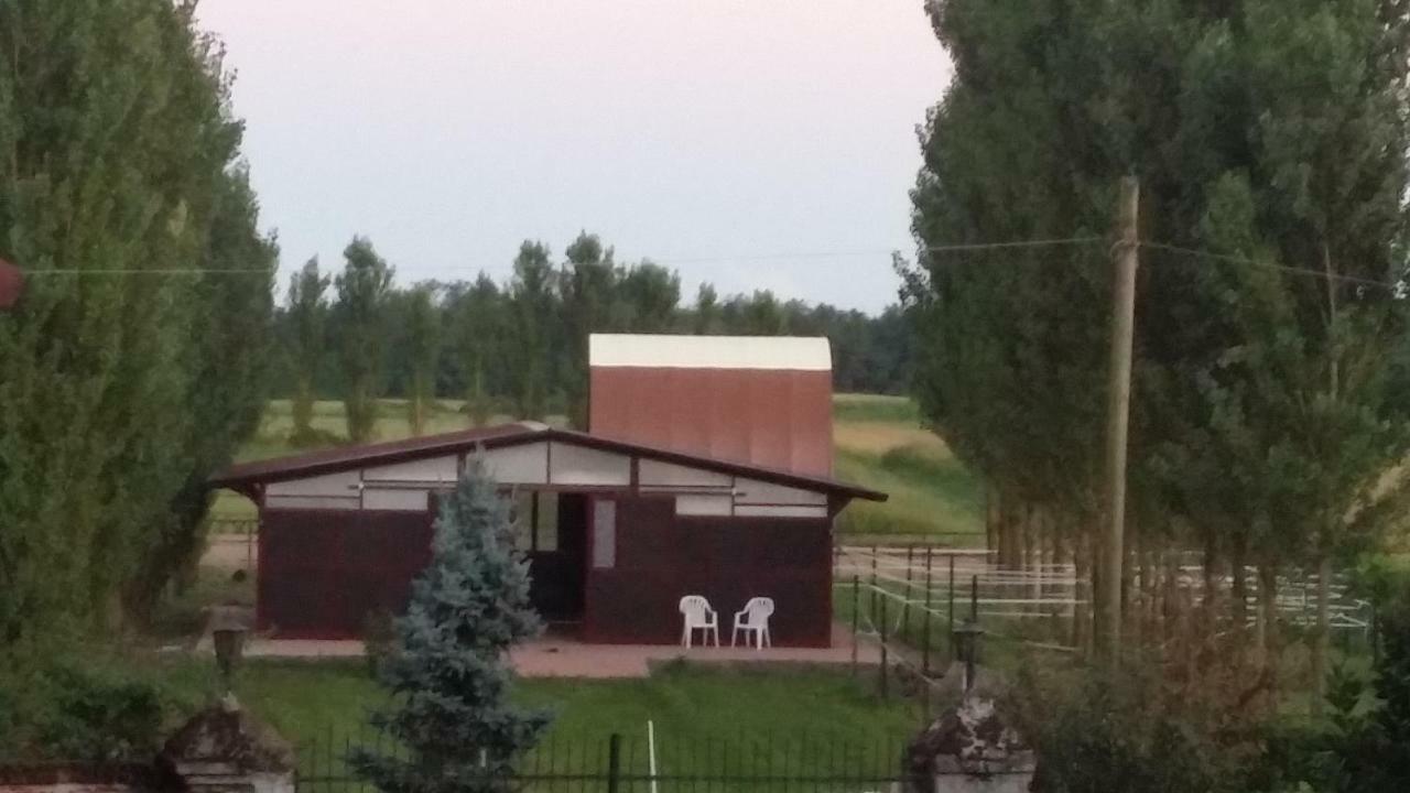 Az.Agr.Cascina Moretta Momo Екстериор снимка