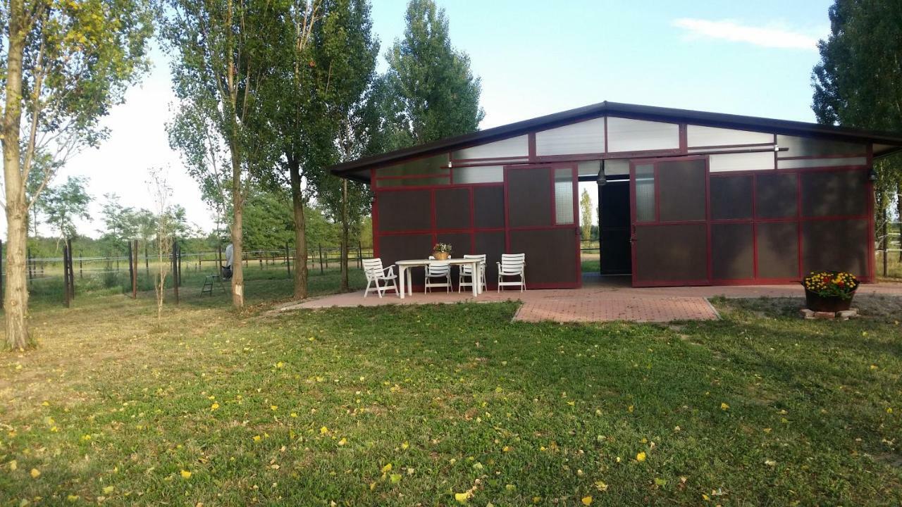 Az.Agr.Cascina Moretta Momo Екстериор снимка