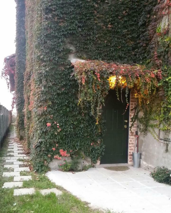 Az.Agr.Cascina Moretta Momo Екстериор снимка