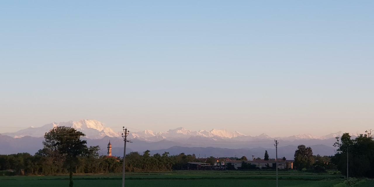 Az.Agr.Cascina Moretta Momo Екстериор снимка